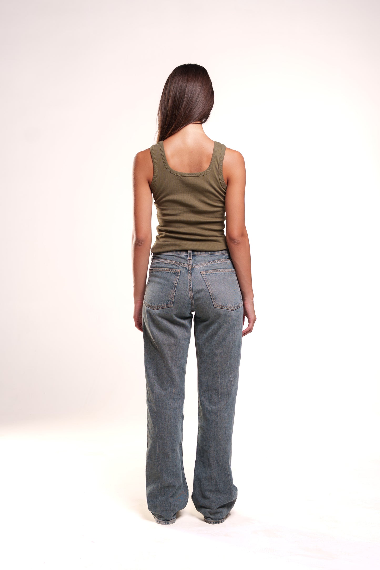 Form 001 / Essential Tank Square